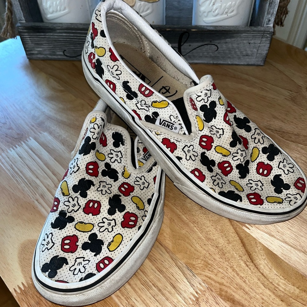 Disney vans. Mickey Mouse. VANS custom Disney slide on shoe